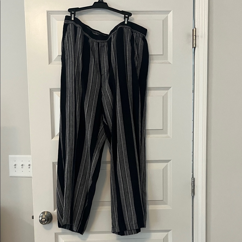 Old Navy Women’s Black and Gray Striped Wide Leg Linen Pants